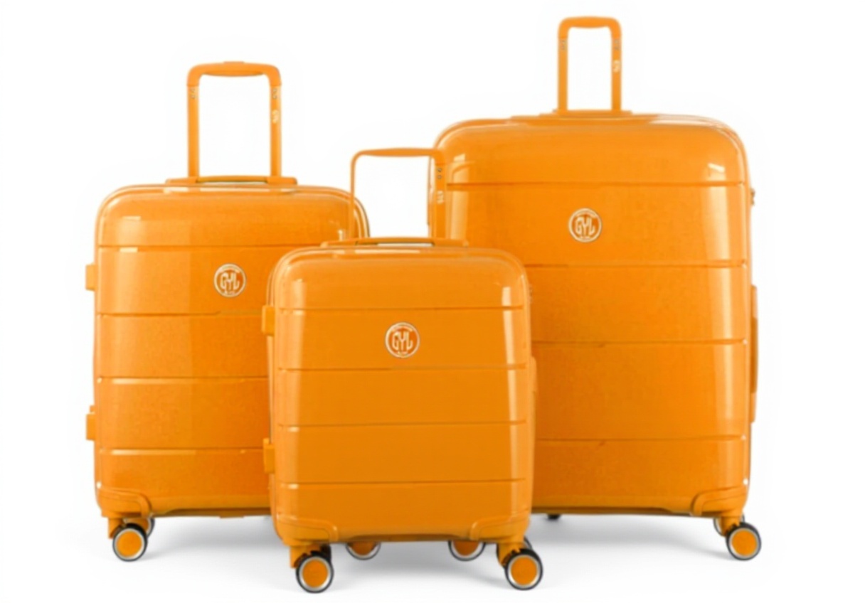 Set de valises GYL Citadine en jaune foncé, montrant les trois tailles et les roues